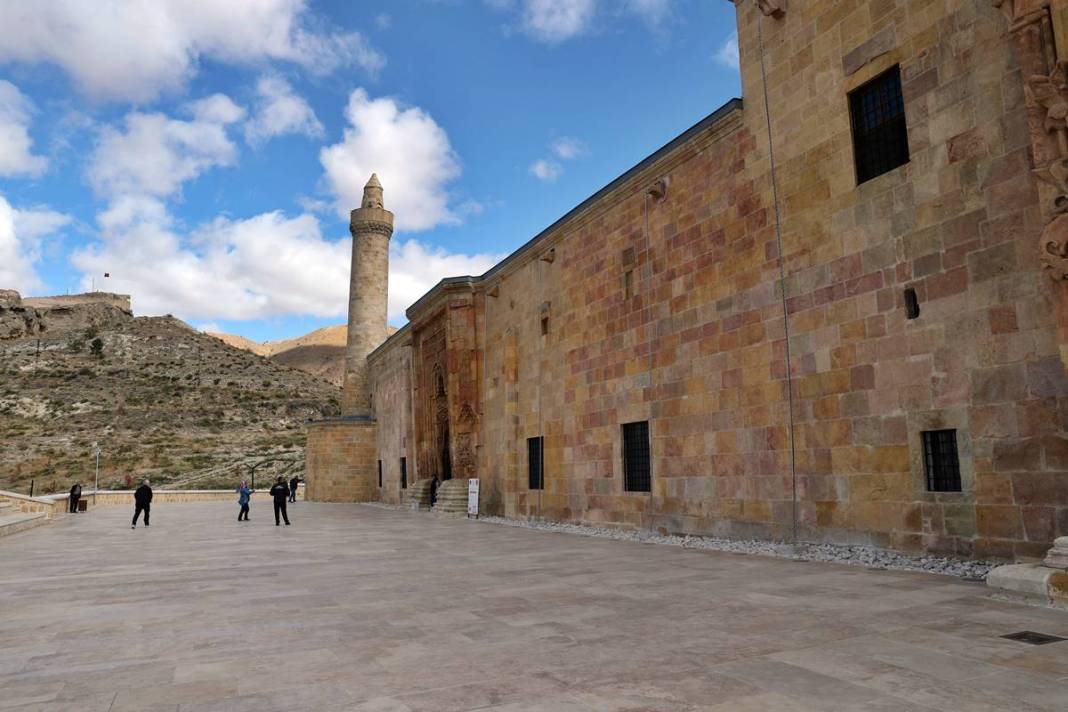 Bir dönemin akıl hastanesiydi: Ziyaretçi akını yaşanıyor! Aynı zamanda ibadethane, 9 yıllık restorasyon sona erdi 20